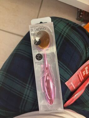 Medium Oval Blending Brush - Pink